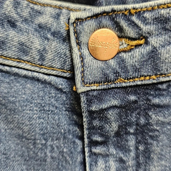 Wrangler Jeans High Rise Bootcut Blue size 33 x 34 Waist 19" - Picture 3 of 11